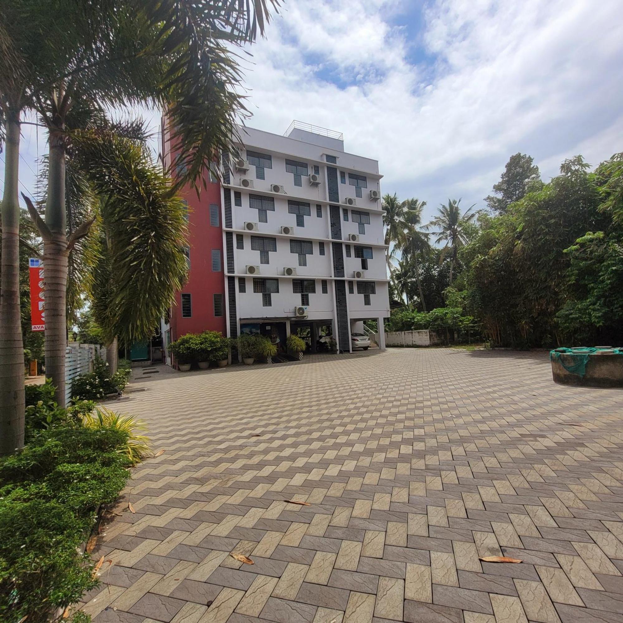 Four Squares Inn, Technopark Phase 3 Thiruvananthapuram Exterior photo